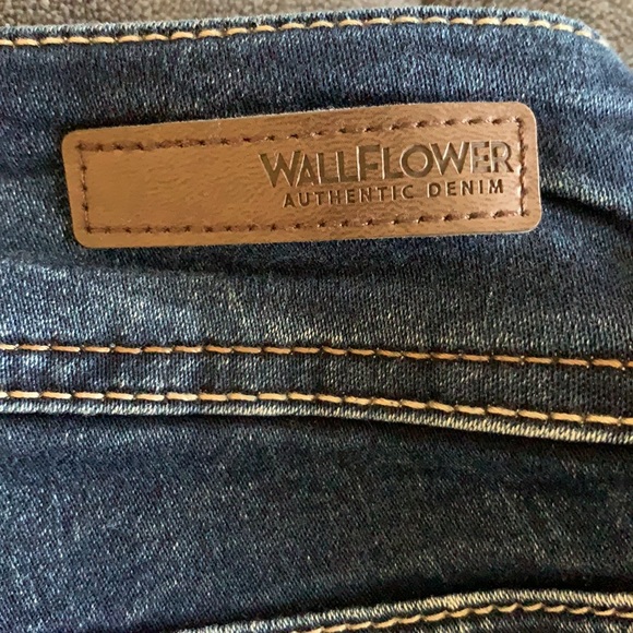 Like New! WallFlower jeggings. - Picture 6 of 11
